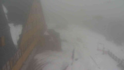 Parkoviště a hlavní vchod