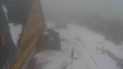 Parkoviště a hlavní vchod