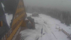 Parkoviště a hlavní vchod