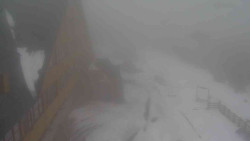 Parkoviště a hlavní vchod