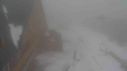 Parkoviště a hlavní vchod