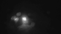 Parkoviště a hlavní vchod