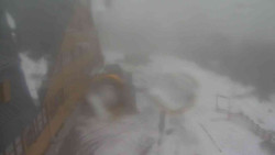 Parkoviště a hlavní vchod