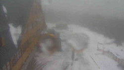 Parkoviště a hlavní vchod