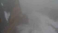 Parkoviště a hlavní vchod