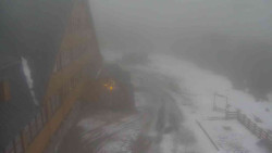 Parkoviště a hlavní vchod