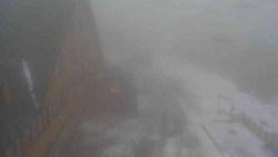 Parkoviště a hlavní vchod