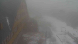 Parkoviště a hlavní vchod