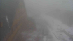 Parkoviště a hlavní vchod