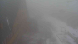 Parkoviště a hlavní vchod