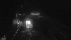 Parkoviště a hlavní vchod