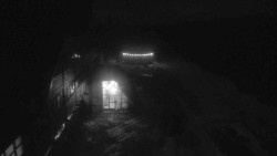 Parkoviště a hlavní vchod