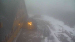 Parkoviště a hlavní vchod