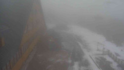 Parkoviště a hlavní vchod