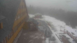 Parkoviště a hlavní vchod