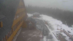 Parkoviště a hlavní vchod