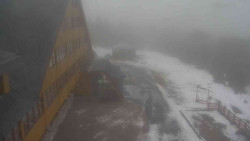 Parkoviště a hlavní vchod