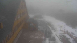 Parkoviště a hlavní vchod