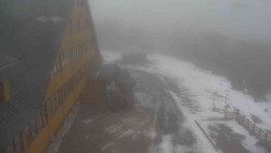 Parkoviště a hlavní vchod