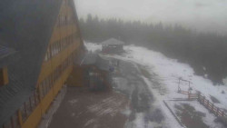 Parkoviště a hlavní vchod