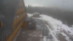 Parkoviště a hlavní vchod