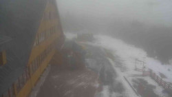 Parkoviště a hlavní vchod