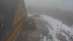 Parkoviště a hlavní vchod