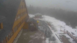 Parkoviště a hlavní vchod