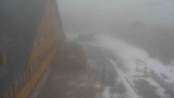 Parkoviště a hlavní vchod