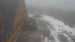 Parkoviště a hlavní vchod