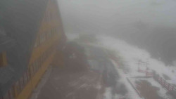 Parkoviště a hlavní vchod