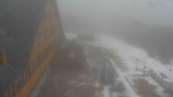 Parkoviště a hlavní vchod