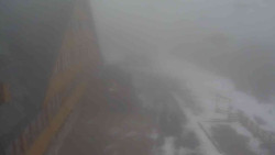 Parkoviště a hlavní vchod