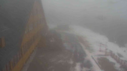 Parkoviště a hlavní vchod