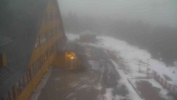 Parkoviště a hlavní vchod