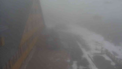 Parkoviště a hlavní vchod