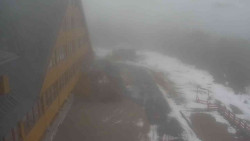 Parkoviště a hlavní vchod