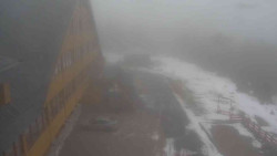 Parkoviště a hlavní vchod