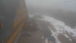 Parkoviště a hlavní vchod