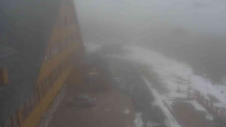 Parkoviště a hlavní vchod