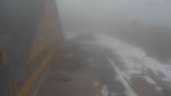 Parkoviště a hlavní vchod