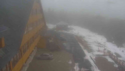 Parkoviště a hlavní vchod