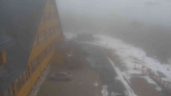 Parkoviště a hlavní vchod