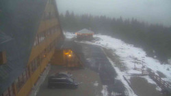 Parkoviště a hlavní vchod