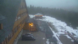 Parkoviště a hlavní vchod