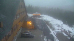 Parkoviště a hlavní vchod