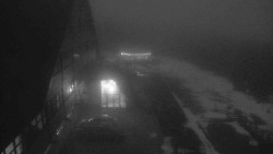 Parkoviště a hlavní vchod