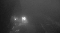 Parkoviště a hlavní vchod