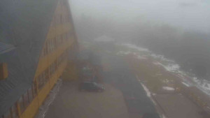 Sporthotel Kurzovní - Parkoviště a hlavní vchod - 9.12.2025 v 12:25 Sporthotel Kurzovní - Parkoviště a hlavní vchod - 9.12.2025 v 12:25