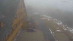 Sporthotel Kurzovní - Parkoviště a hlavní vchod - 9.12.2025 v 12:35 Sporthotel Kurzovní - Parkoviště a hlavní vchod - 9.12.2025 v 12:35